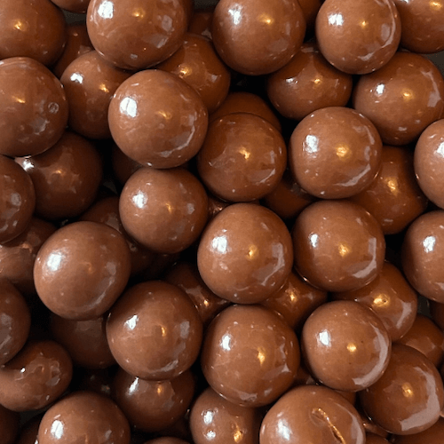 Boules de lait malté enrobées de chocolat au lait