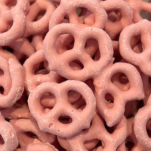 Pretzels enrobés de yogourt à la fraise